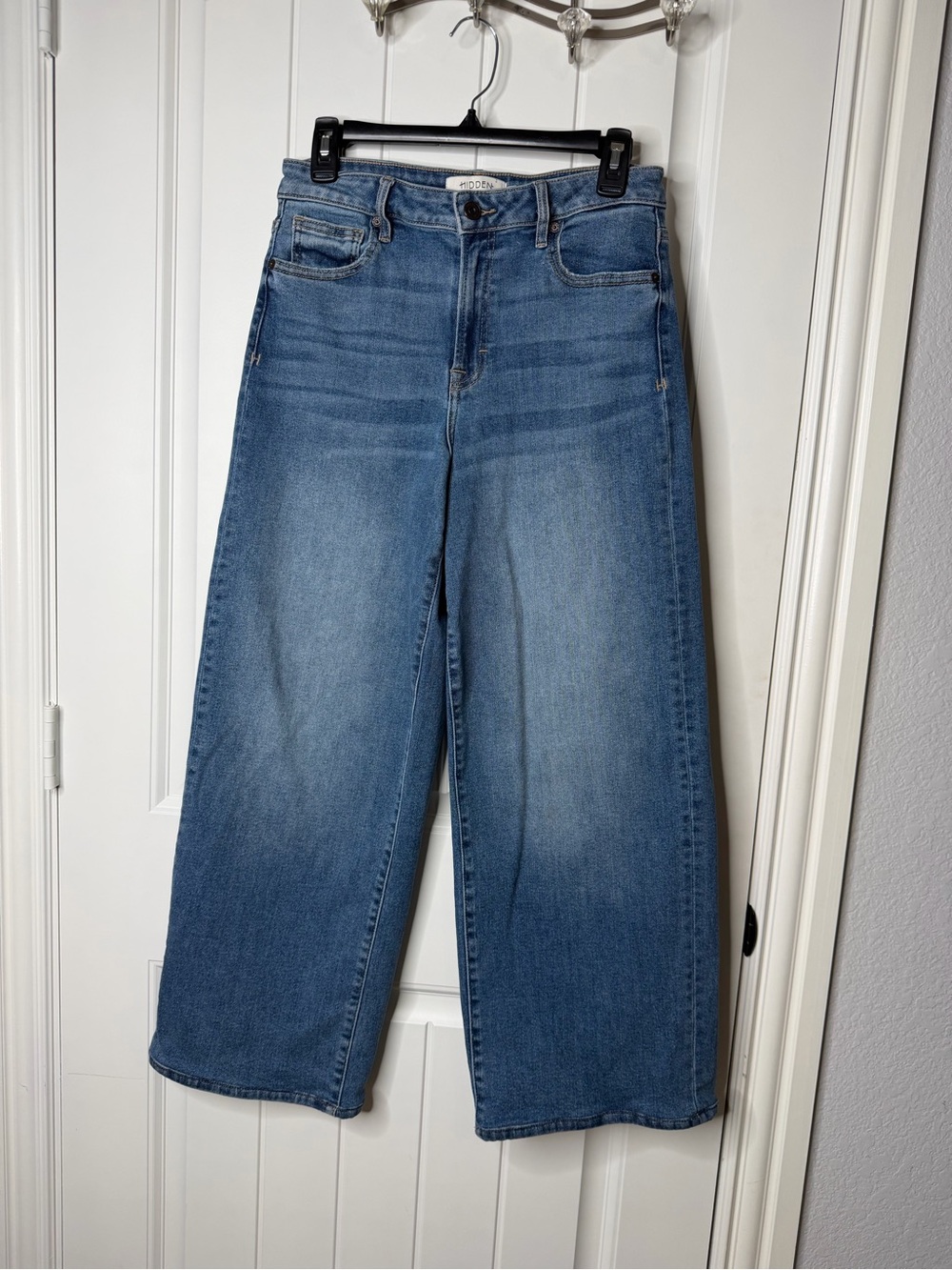 Hidden/ Wide Leg High-Rise Jeans in Medium Blue